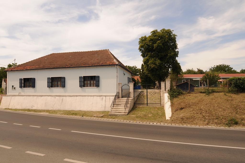 Hotel La Mosie Haţeg Exteriér fotografie